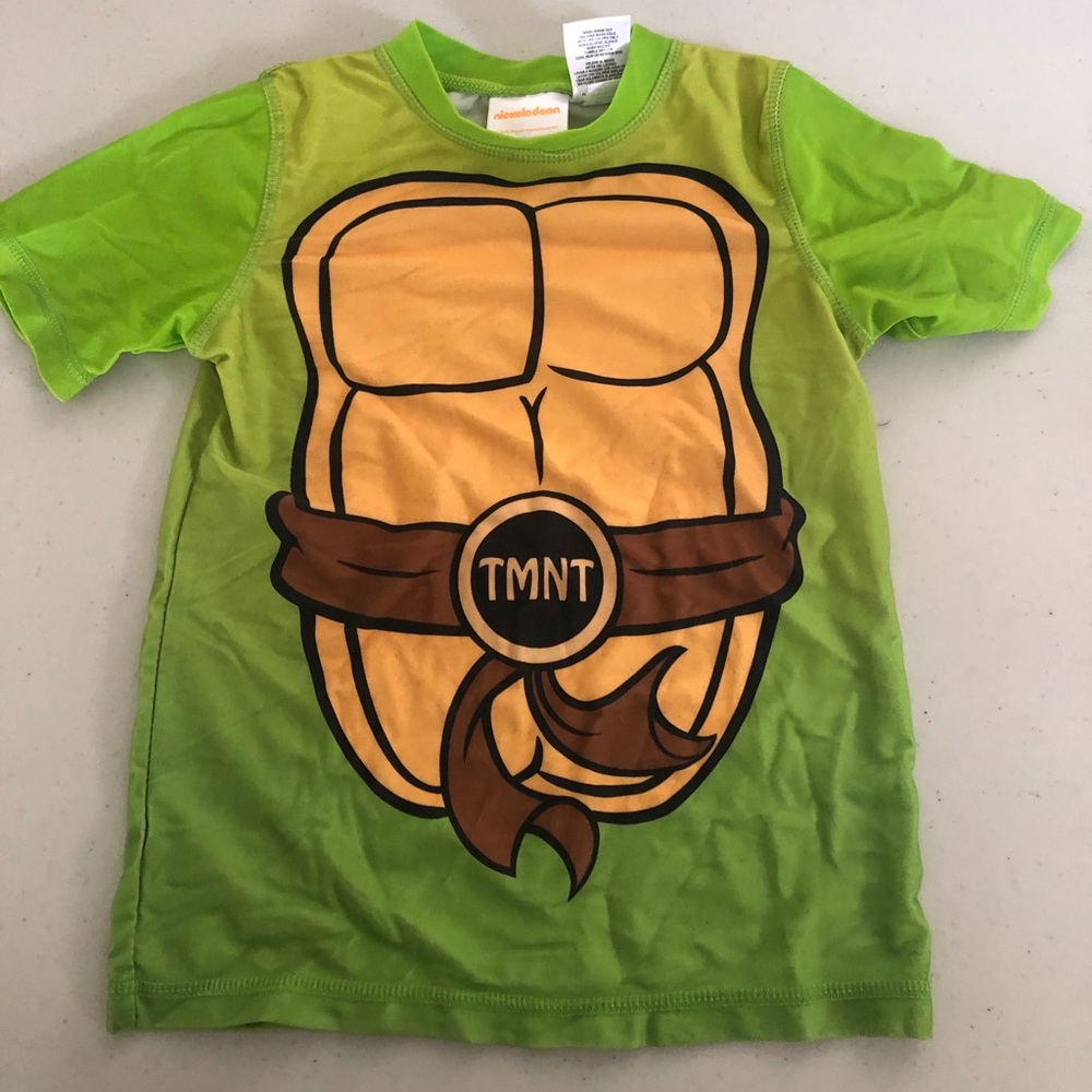 Nickelodeon boys size 5T shirt (dri fit feel)